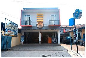 Budi House & Food Station