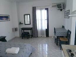 Blue and White Studios & Apartments