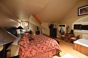 The Burleigh Falls Inn & Suites