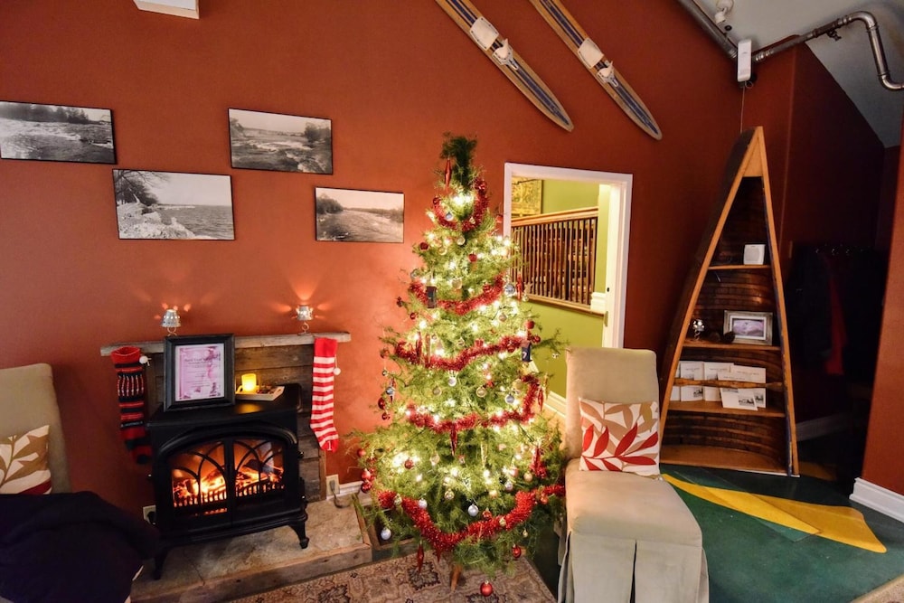 The Burleigh Falls Inn & Suites