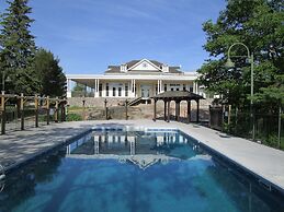 The Burleigh Falls Inn & Suites