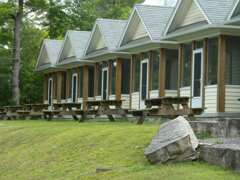 The Burleigh Falls Inn & Suites