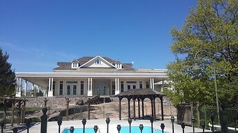 The Burleigh Falls Inn & Suites