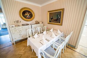 Karolineburg Manor House Hotel