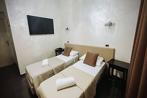 Bee Queen Hotel