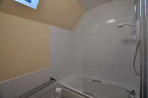 4 Varis Apartments