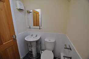 4 Varis Apartments