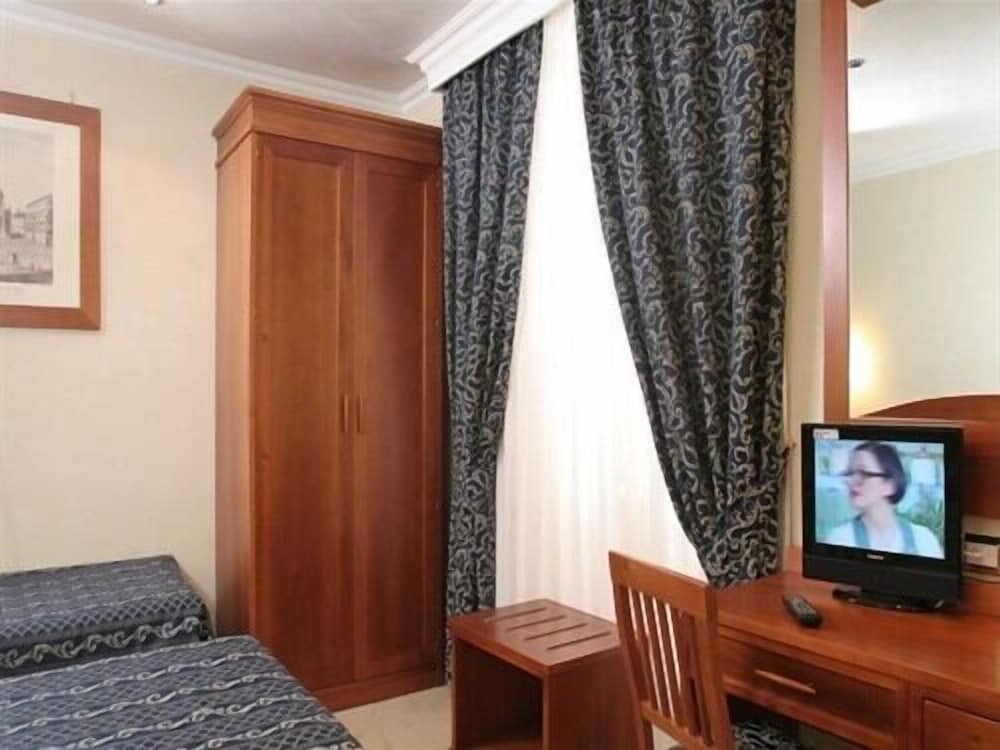 AdoraSuite B&B