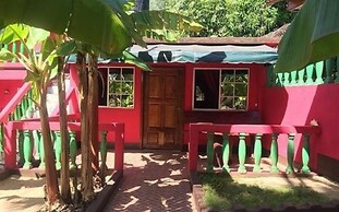 Las Palmeras Beachfront Hotel