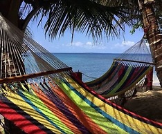Las Palmeras Beachfront Hotel