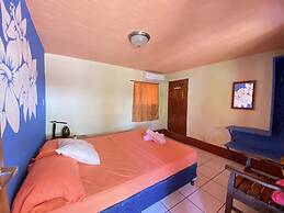 Las Palmeras Beachfront Hotel