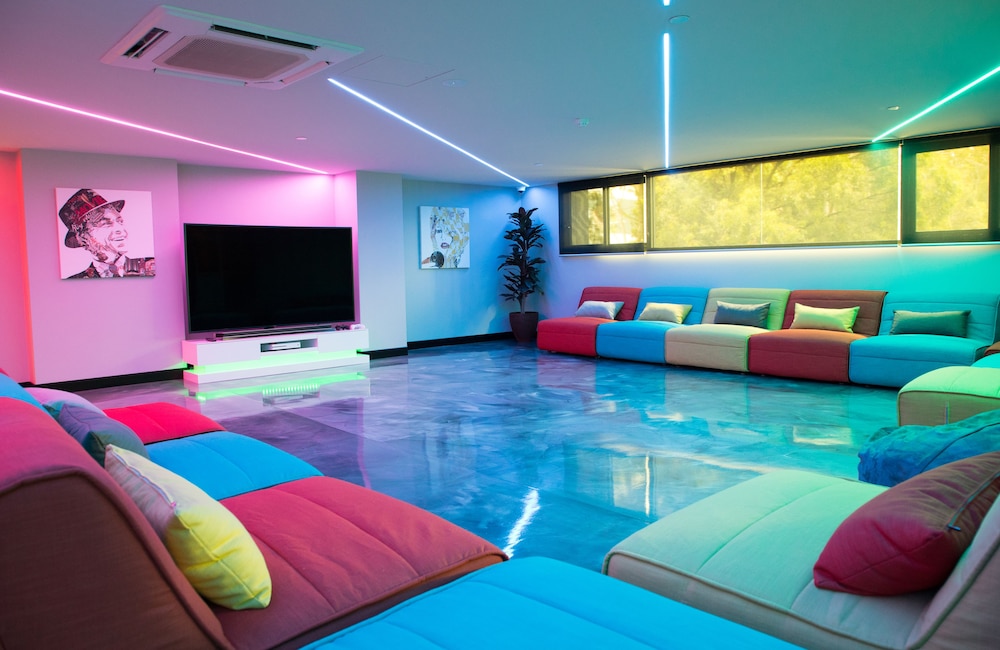 Studio 8 Residences - Adults Only