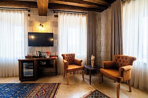 Tulip Cave Suites