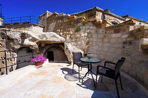 Tulip Cave Suites
