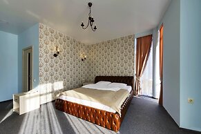 Hotel Marton Sholokhova