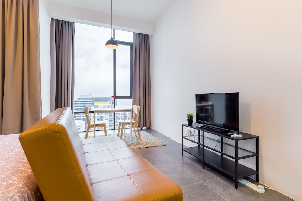 Luzzeri Suite Empire Damansara