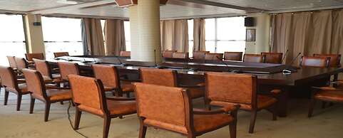 Simama Hotel