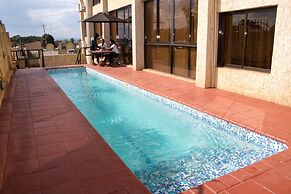 Simama Hotel