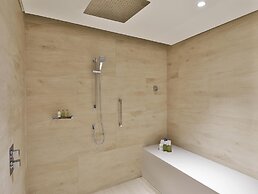 DoubleTree by Hilton Dubai - Business Bay