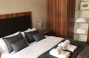 Manor Hills Guest Lodge