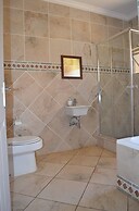 Manor Hills Guest Lodge