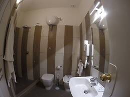 Up Hotel