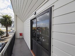 Three Palms Lodge