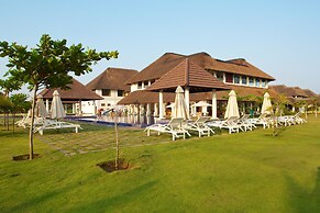 Le Pondy Beach & Lake Resort