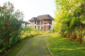 Le Pondy Beach & Lake Resort