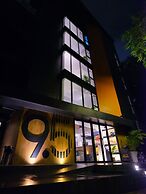 9.5 Hotel