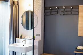 9.5 Hotel