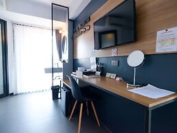 9.5 Hotel