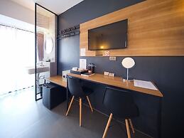 9.5 Hotel