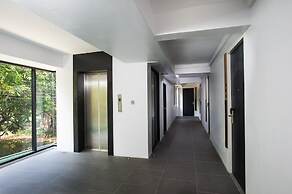 9.5 Hotel