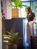 9.5 Hotel