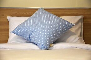 Tuck Me iN