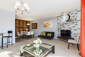 Superb 3BR mins to DT SAIT