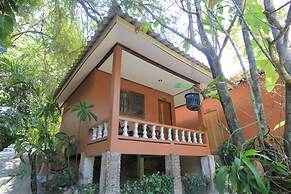 Chomjan Beach Resort