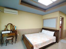 Gyul House