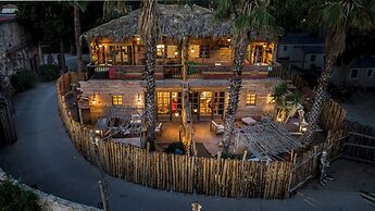 Hotel Pirates World