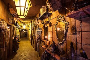 Hotel Pirates World