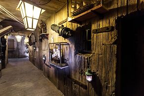 Hotel Pirates World