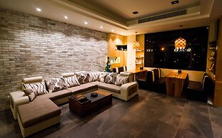 Sunny Stream Villa