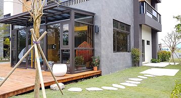 Sunny Stream Villa
