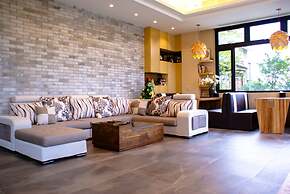 Sunny Stream Villa