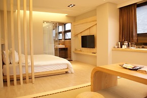 Sunny Stream Villa