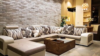 Sunny Stream Villa