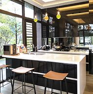 Sunny Stream Villa