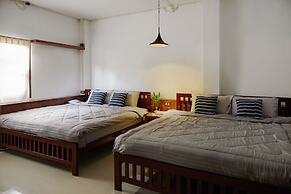 Nanan House Hostel