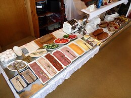 Hali Country Hotel